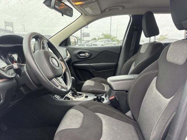2016 Jeep Cherokee Sport