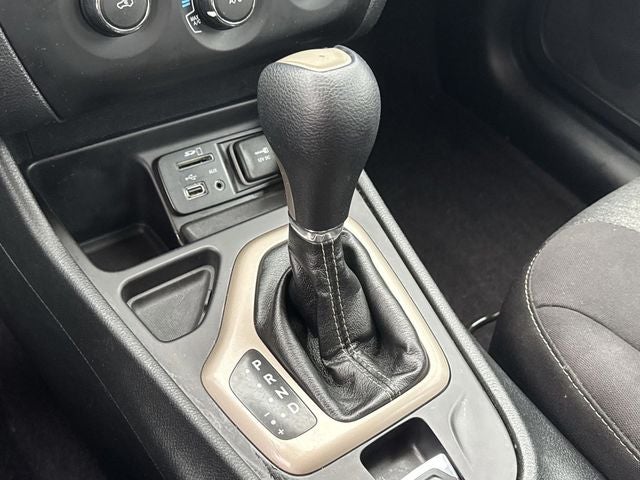 2016 Jeep Cherokee Sport