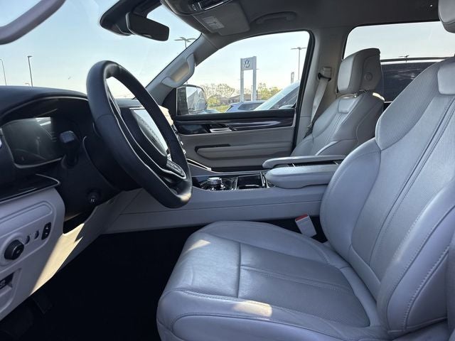 2023 Jeep Wagoneer Base