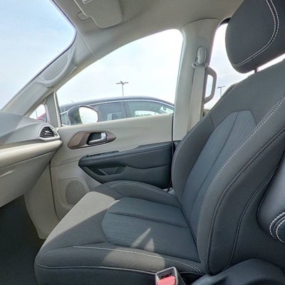 2024 Chrysler Voyager LX