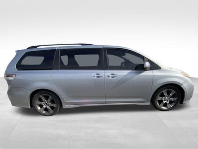 2014 Toyota Sienna SE 8 Passenger