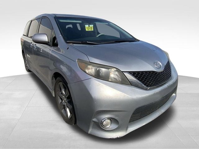 2014 Toyota Sienna SE 8 Passenger