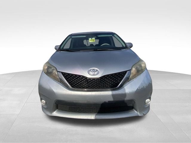 2014 Toyota Sienna SE 8 Passenger