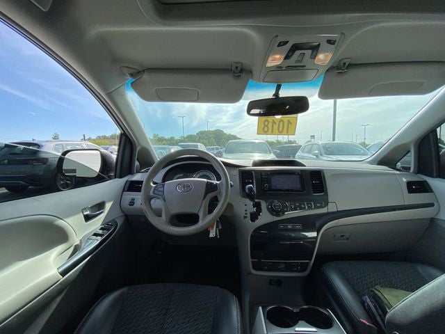 2014 Toyota Sienna SE 8 Passenger