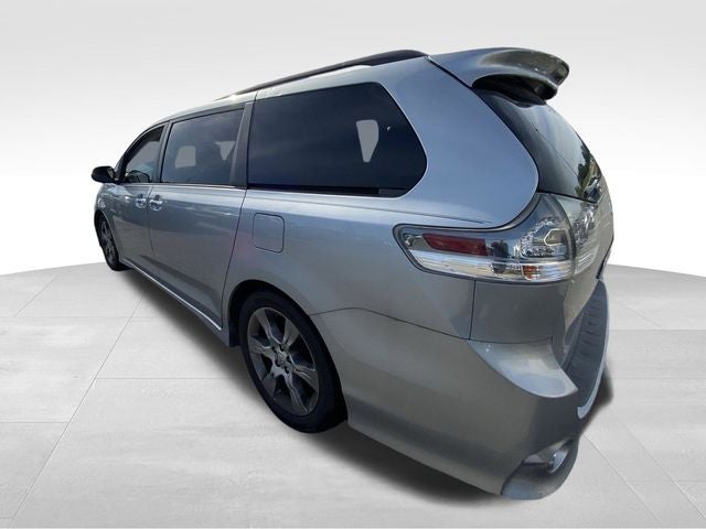 2014 Toyota Sienna SE 8 Passenger