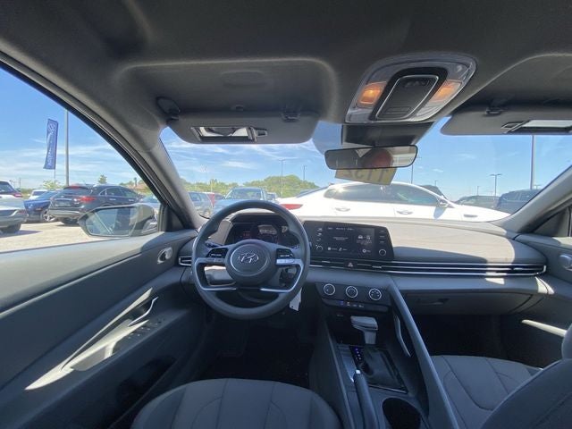 2023 Hyundai Elantra SE