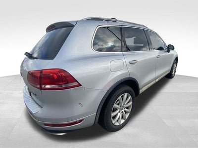 2011 Volkswagen Touareg V6 TDI Sport