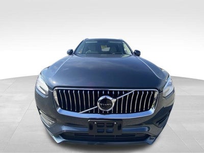 2022 Volvo XC90 T6 Momentum