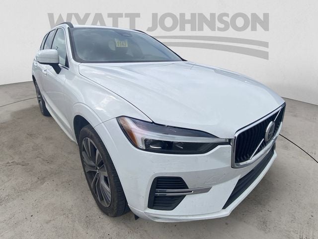 2022 Volvo XC60 B5 Momentum
