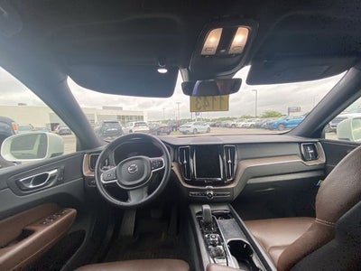 2022 Volvo XC60 B5 Momentum