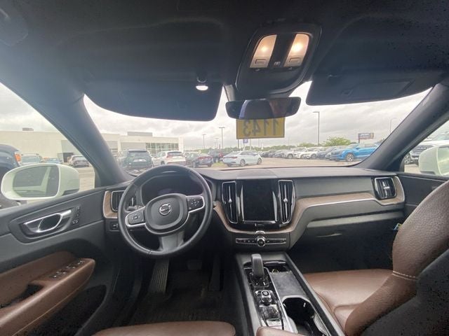 2022 Volvo XC60 B5 Momentum
