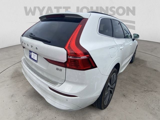 2022 Volvo XC60 B5 Momentum