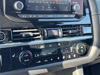 2024 Nissan Pathfinder SV