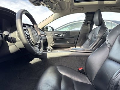 2024 Volvo S60 B5 Plus Dark Theme