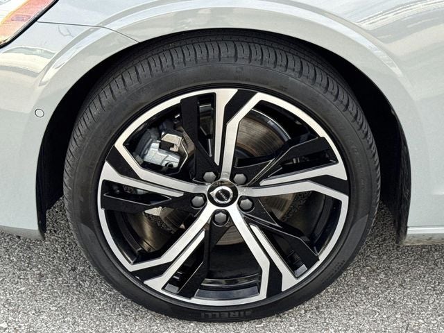 2024 Volvo S60 B5 Plus Dark Theme