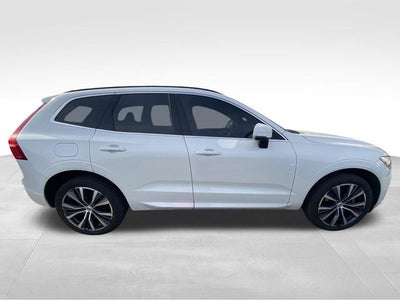 2022 Volvo XC60 B5 Momentum