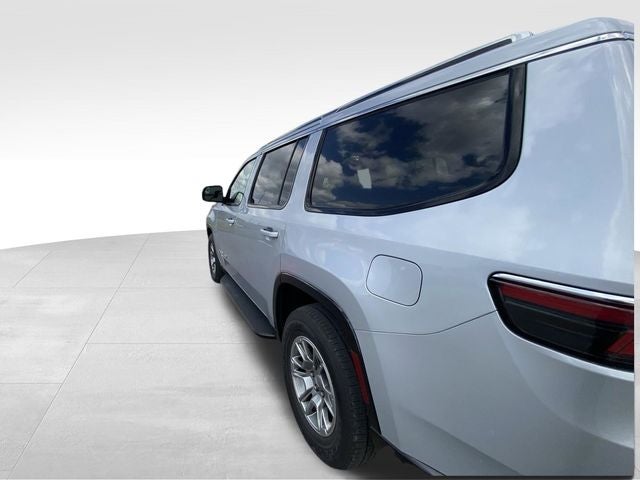 2023 Jeep Wagoneer Base